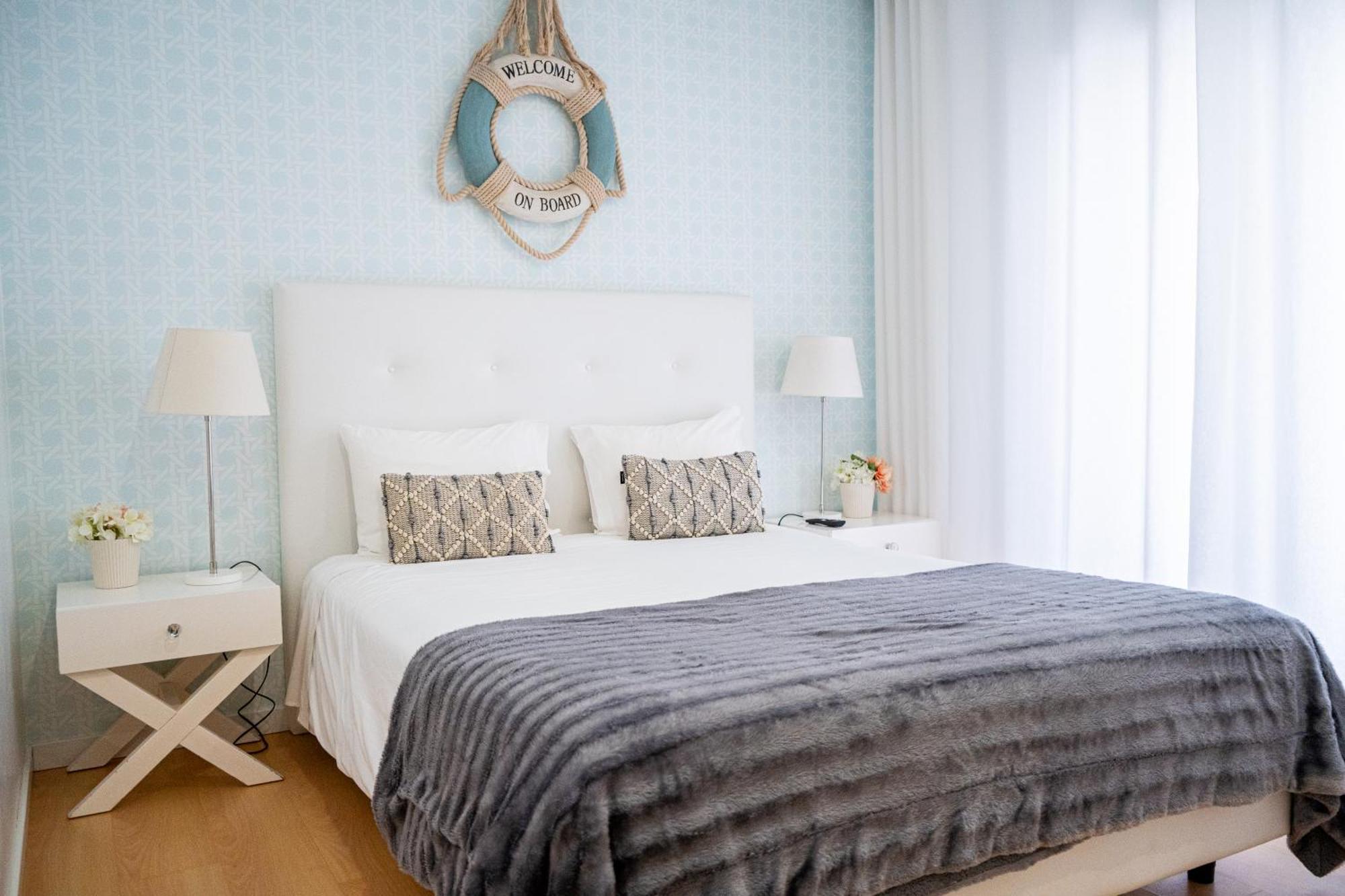 By The Sea - Nazare Bed & Breakfast Екстериор снимка