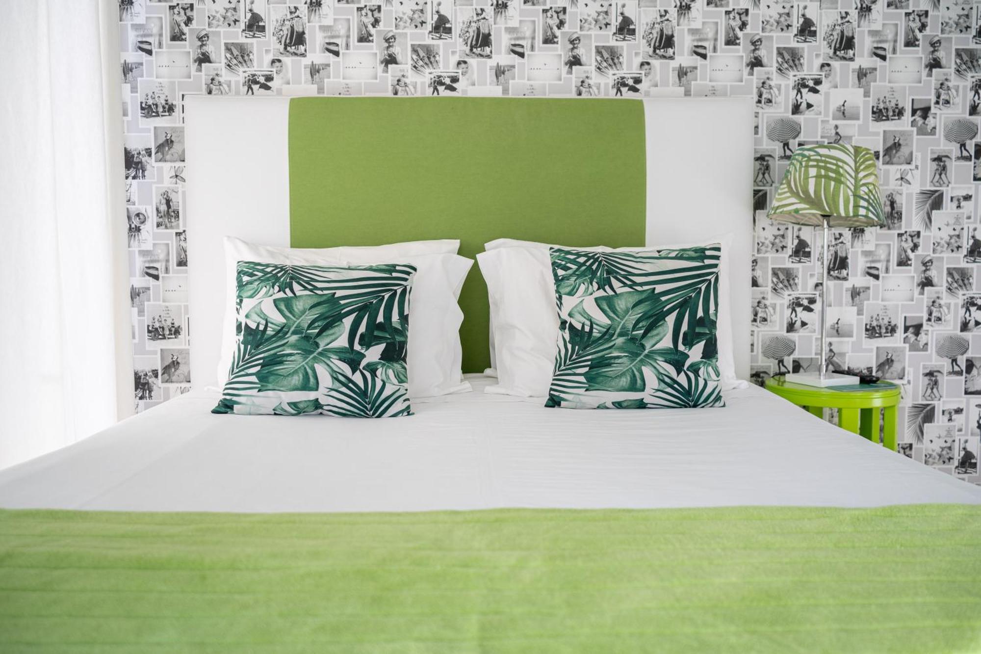 By The Sea - Nazare Bed & Breakfast Екстериор снимка