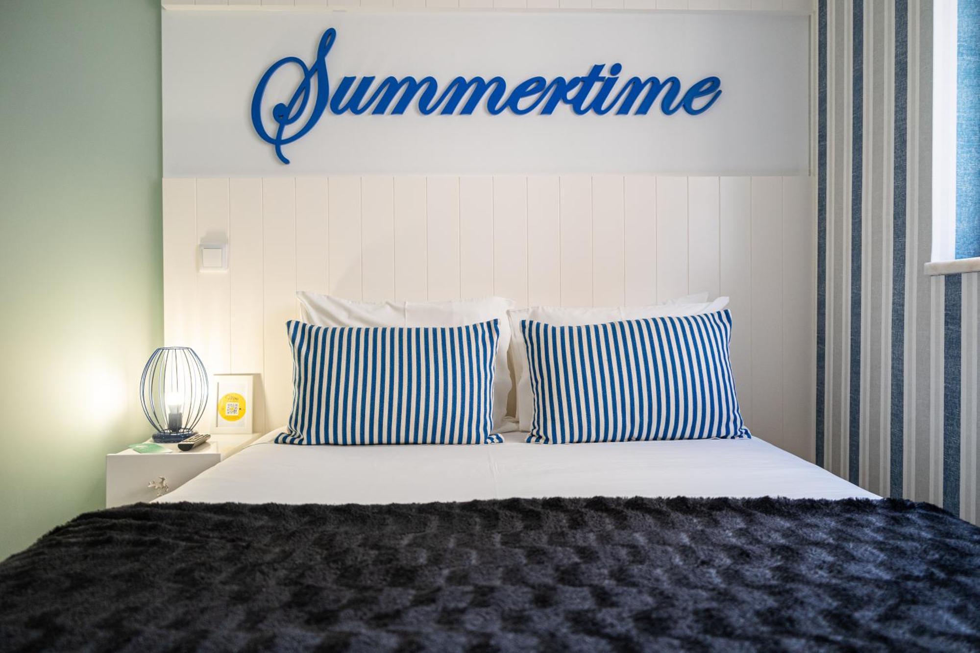 By The Sea - Nazare Bed & Breakfast Екстериор снимка