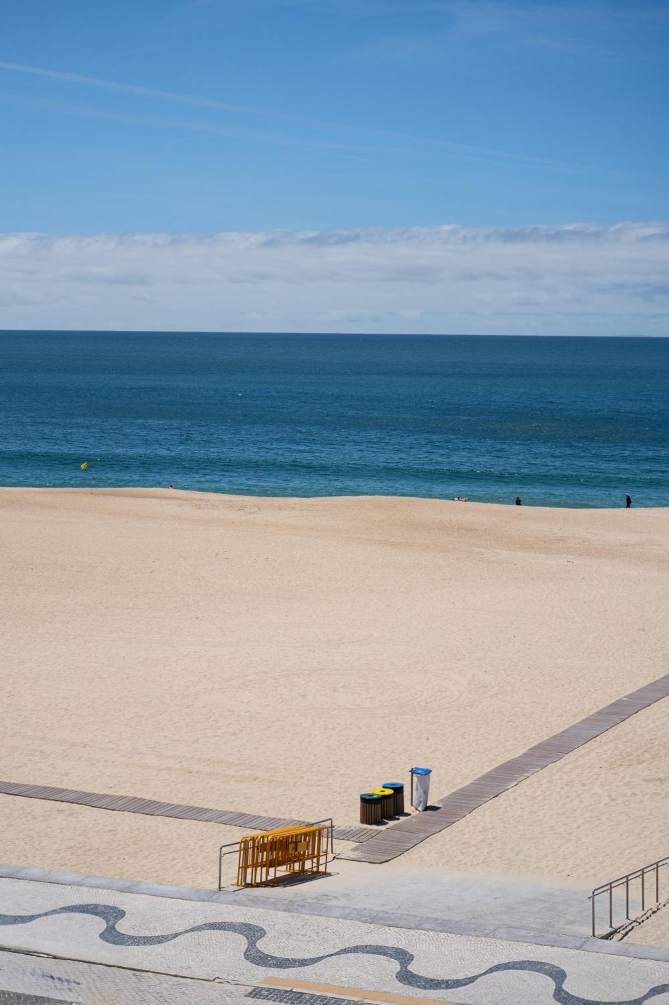 By The Sea - Nazare Bed & Breakfast Екстериор снимка